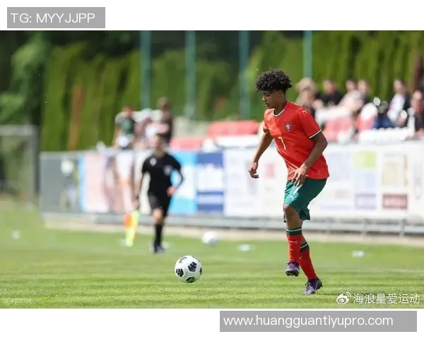 迷你罗替补登场上演U16国家队首秀父子同台的时刻即将到来